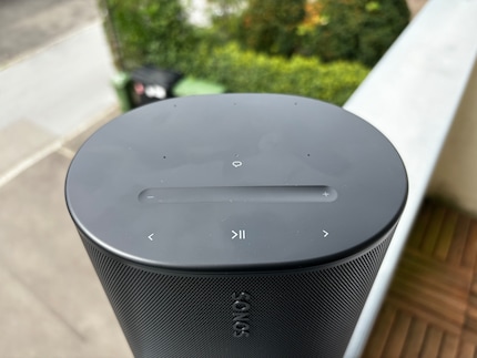 There are no physical buttons on the top.