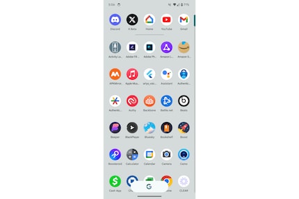 Das schwebende G löst die Suchleiste in der App-Übersicht ab.