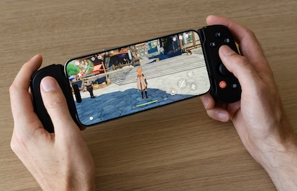 Mit dem Backbone One lässt es sich gut zocken auf dem iPhone 15 Pro Max.