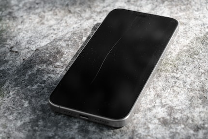 Wahr gewordener Alptraum: ein tiefer Kratzer im Display von Apples teuerstem Smartphone.