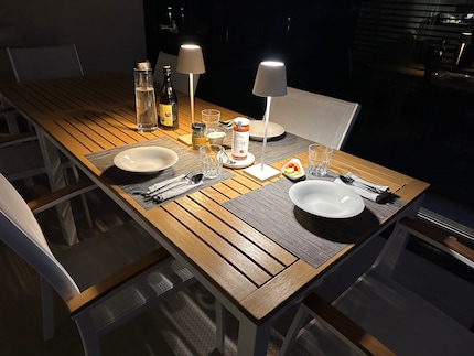 The Poldina Pro illuminates the patio table during a late family dinner.