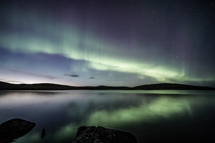 If you reduce the saturation of the photo, you get a realistic impression of what the northern lights look like to the naked eye.