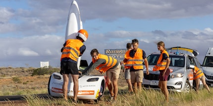 Testing in the Australian sun: the ETHZ team on the Hidden Valley race track in Darwin.