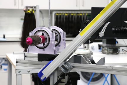 In the Dyson Hair labs, styling tools are thoroughly tested: is styling effective? What damage does it cause?
