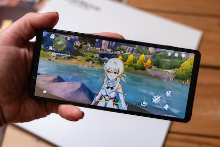 Das Handy-Spiel Genshin Impact läuft flüssig und die benötigte Grafikleistung ist für das Xperia 5 V kein Problem.