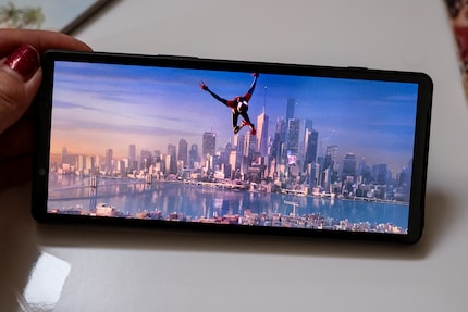 Für Videos im Format 21:9 hat das Sony genau das richtige Format.