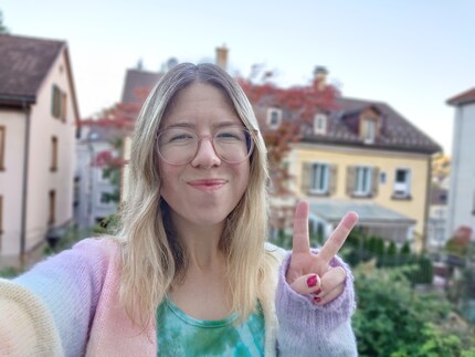 Auch Selfies sind gut, beim zweiten Blick bemerkst du allerdings das künstliche Bokeh durch Ungereimtheiten bei meinen Haaren.