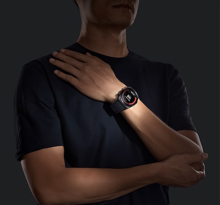 Um den Blutdruck zu messen, musst du die Uhr auf Herzhöhe halten.