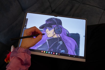 Third-party apps like Infinite Painter also work wonderfully with the pen and tablet. I’m satisfied.