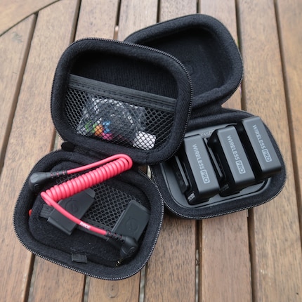 Die beiden Boxen enthalten den gesamten Lieferumfang des Wireless Pro.