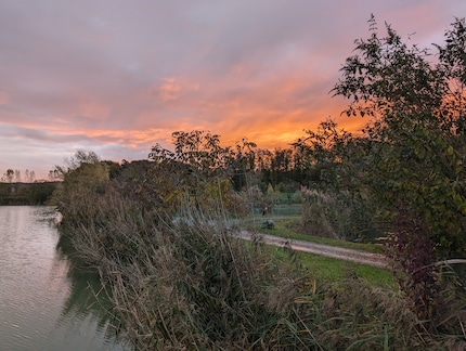 The sunset in all colours, shot with the Pixel 8, no processing.
