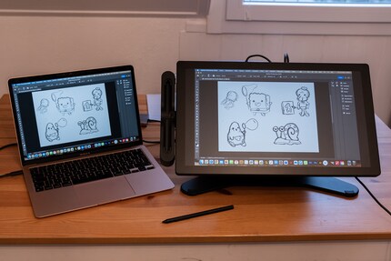 Le setup avec la tablette de 17 pouces, le pied et mon MacBook est assez imposant.