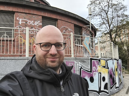 Ein Selfie sieht bei Tag ordentlich aus.