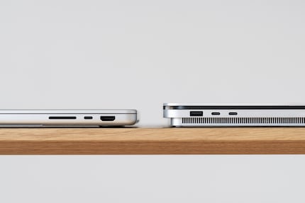 Das MacBook (links) ist gut 6 Millimeter dünner als das Surface und hat rundere Aussenkanten.