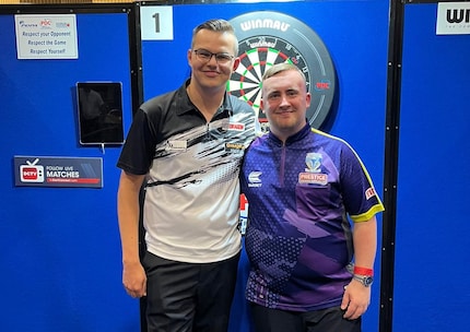 Luke Littler (rechts) und Gian van Veen (links) standen sich Ende November im Finale der PDC-Junioren-Weltmeisterschaft gegenüber.