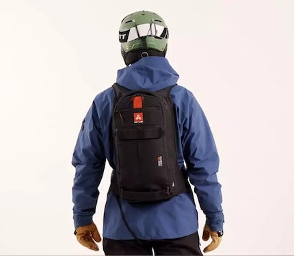 At just 2.1 kg including the Reactor 2.0, the Arva «Mini15+» is very light.