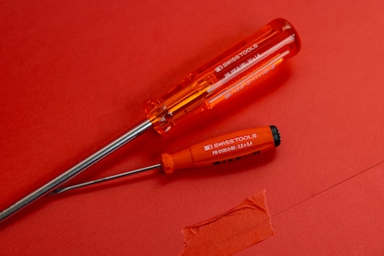 The screwdrivers from PB Swiss Tools are considered to be of particularly high quality because they’re matched to the corresponding screws and make it easier to apply the correct contact pressure.