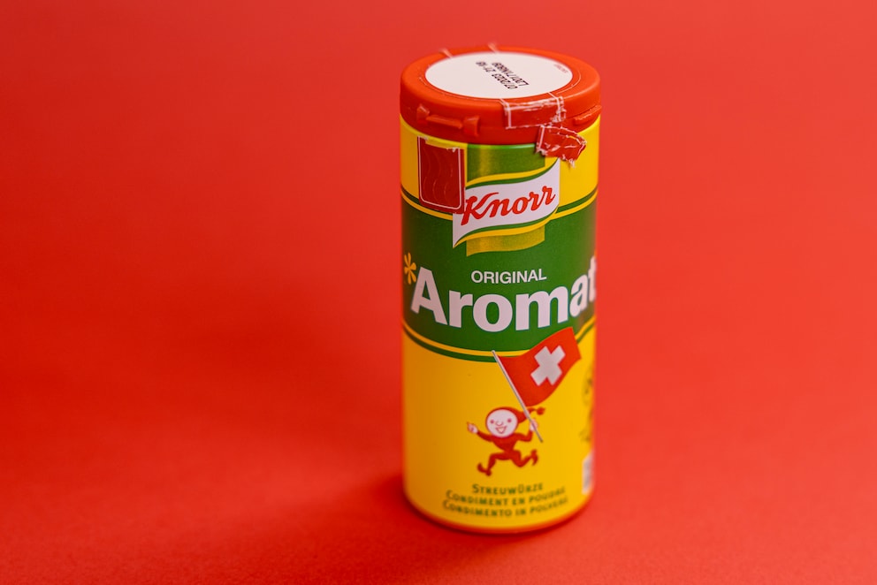 ... oder dem Aromat von Knorr – die Swissness wird mit Rot ins Spiel gebracht.