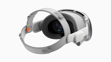 The second headband included in the scope of delivery also distributes the weight to the top of the head. Goodbye hairstyle.