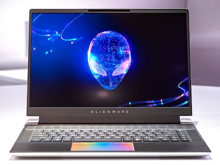 Beim x16 R2 leuchtet das Touchpad in RGB-Farben.