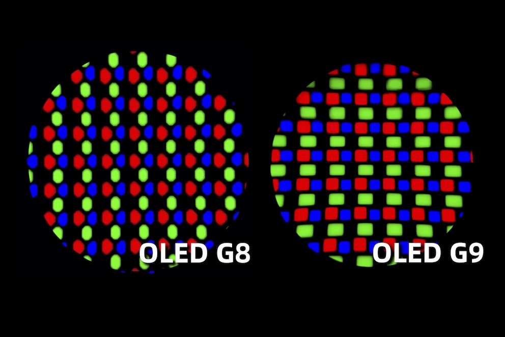 Das neue QD-OLED-Subpixelmuster (rechts) verbessert die Textschärfe gegenüber dem alten (links).
