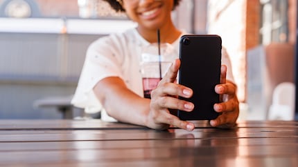 Das Problem bei Influencer-Werbung: Kinder und Jugendliche können sie schwer von nicht-kommerziellen Inhalten unterscheiden.