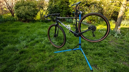 The coloured sidewalls of the «G-One R» from Schwalbe create a beautiful retro look.