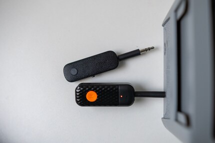 Der Transmitter von Tigermedia (angeschlossen) im Vergleich zu jenem von Ugreen.