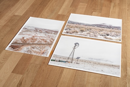 Ich habe keinen freien Tisch mehr und muss die Bilder auf dem Boden auslegen. Fine Art Printing kann zuweilen die ganze Wohnung in Beschlag nehmen.
