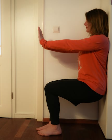 Auch eine Schrankseite ist eine gute Ausweichoption, wenn du keine freie Wand findest.