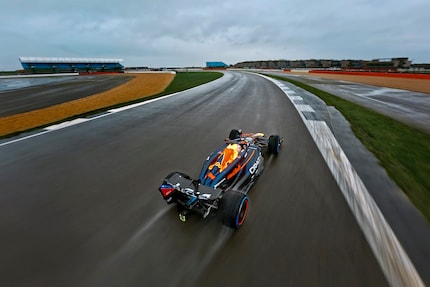 Der neue RB20 auf dem Silverstone-Circuit