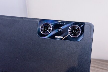 Thanks to the two cameras, you can also create your own 3D content.