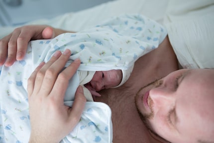 Es gibt Männer, die sich derart in ihre schwangere Partnerin einfühlen, dass sie ihre Beschwerden imitieren.