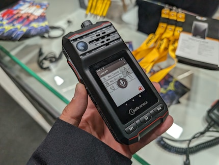 Das RG440 erinnert an ein Funkgerät, läuft aber mit Android und über Mobilfunk.
