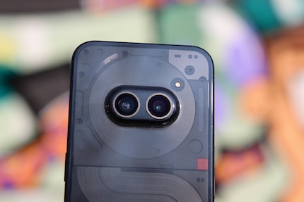 Mid-range smartphones don’t have telephoto cameras yet.