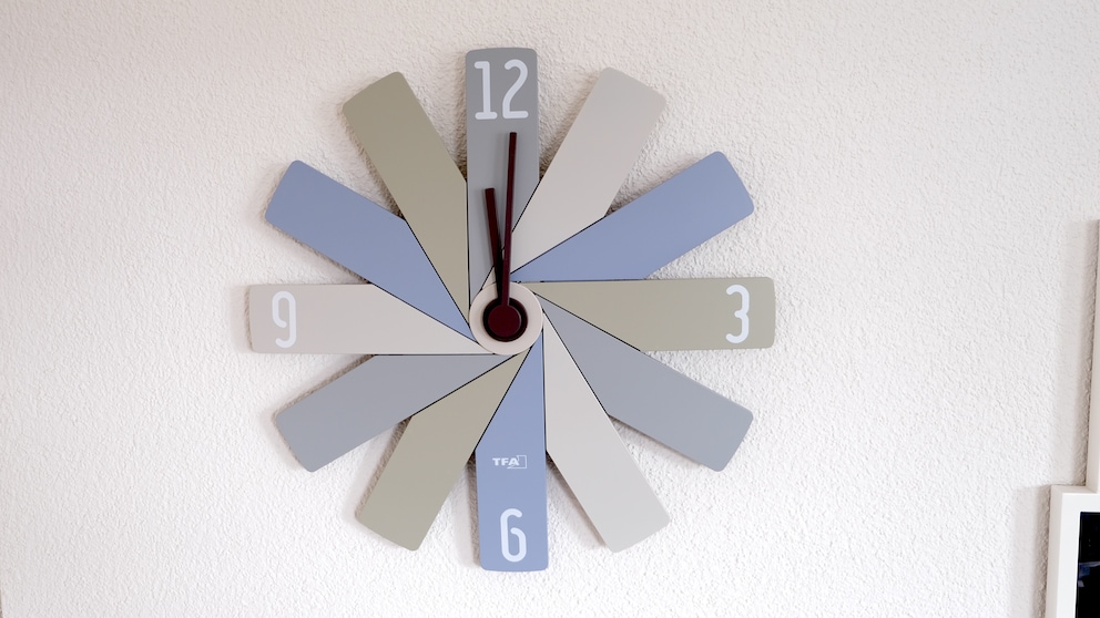 Macht an der Wand eine gute Figur: die «Clock in the Box» von TFA.