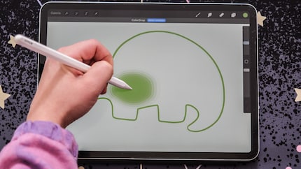 Colouring is quick and easy: Simply drag the colour circle from the top right corner into the shape.