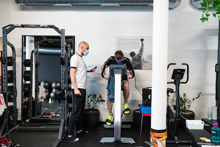 Zu Beginn fuhr es sich noch ziemlich locker auf dem Ergometer. Hier schon nicht mehr.