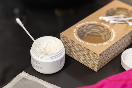 Aus dem in Seidenproteinen beinhalteten Sericin stellt Swiss Silk Kosmetikprodukte her.