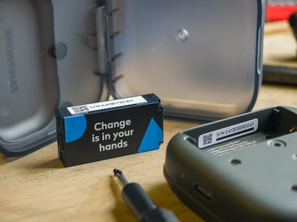 Die passende 500-mAh-Batterie gibt es aber nur von Fairphone.