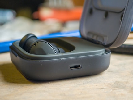 Die Fairbuds werden über USB-C aufgeladen. Drahtloses Laden unterstützen sie nicht.