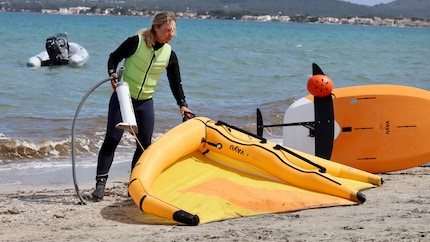 Der Wing ist aufgepumpt, das Tragflächenboard bereit, jetzt fehlt nur noch der Wind.
