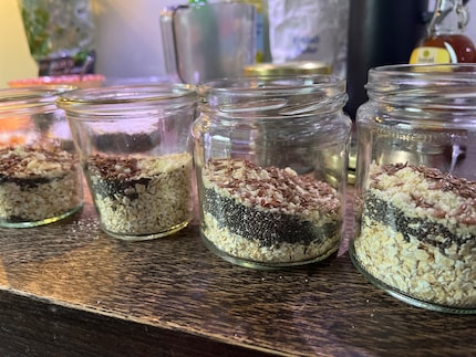 Oat flakes as a base can be upgraded with various grains and seeds.