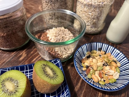 Fresh fruit, nuts and mixed grains are suitable toppings.