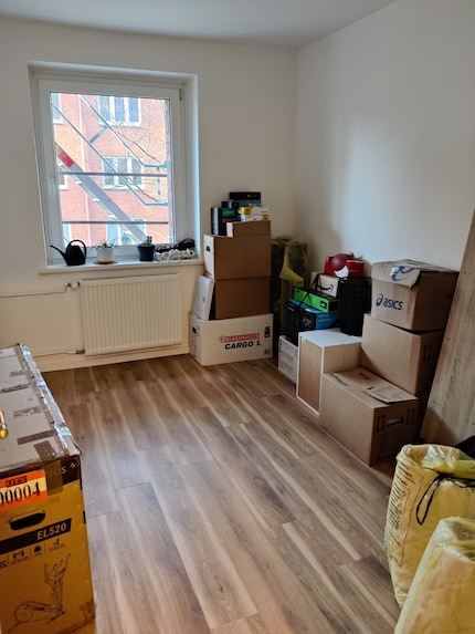 Das kleine Zimmer diente bisher als Abstellraum, soll aber mittelfristig ein Hobby-/Sportzimmer werden.