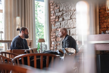 Eine wahre Grösse im Gespräch. Und das rechts ist Marc Forster.
