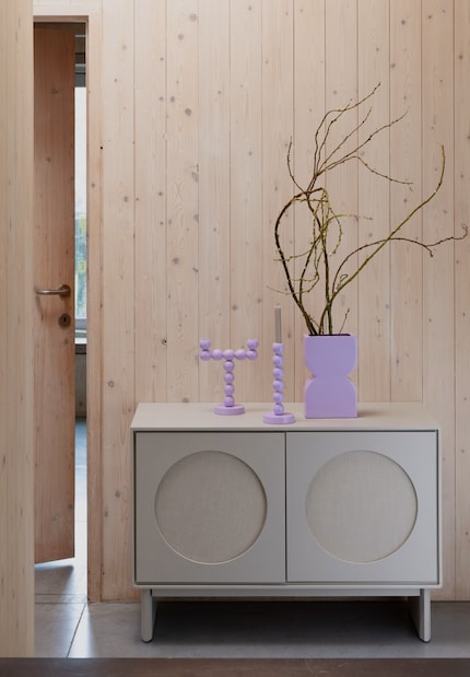 Twin focuses on contrasts – its doors are decorated with soft fabric circles.