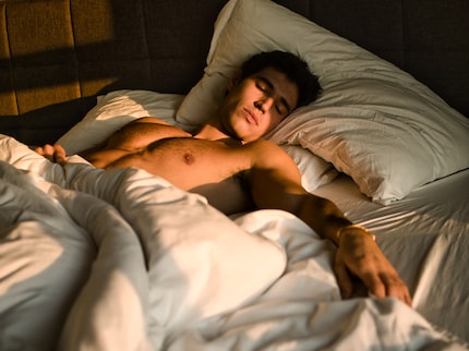 Dieser Mann muss sich aufgrund seiner Modelfigur wohl kaum mehr schlankzittern.