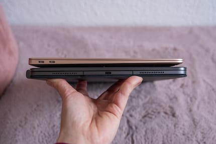 Mit Magic Keyboard ist das iPad so dick wie das MacBook Air M1 – und etwa gleich schwer.