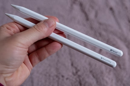 Der Apple Pencil Pro sieht praktisch gleich aus wie der Apple Pencil 2. Er hat aber einige Funktionen mehr.